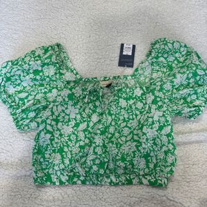 NWT Universal Thread Green Flower-Print Top